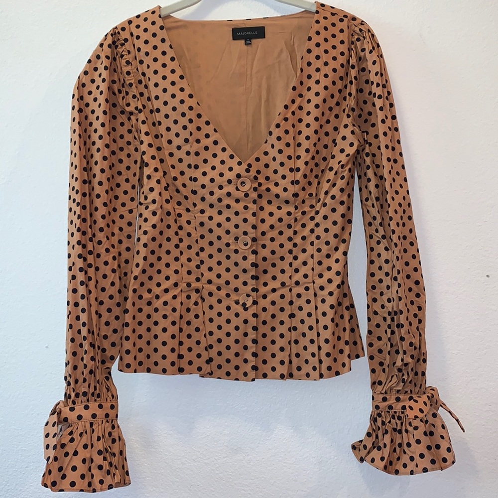 Tailored long sleeve blouse.